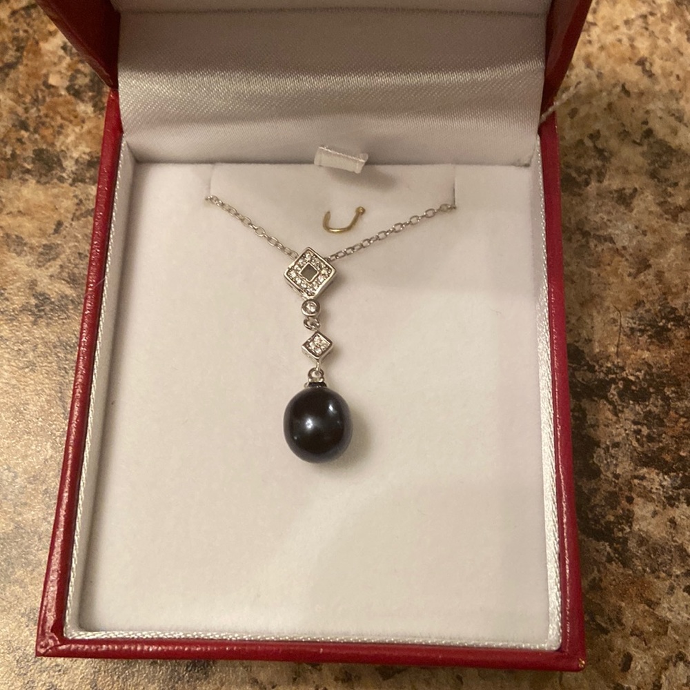 9-10mm Baroque Black Freshwater cultured Pearl and Cubic Zirconia necklace NWOT